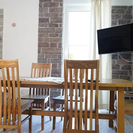 Apartment Gardar 79 *