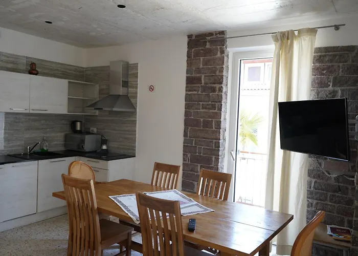 Apartment Gardar 79 *