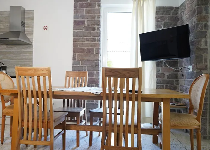 Apartment Gardar 79 *